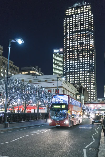 Modern Canary Wharf negyed, az esti órákban - London/Anglia 2016. február 23. — Stock Fotó