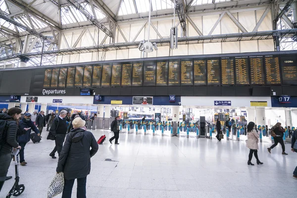 Waterloo İstasyonu geniş açı görünümü - Londra/İngiltere 23 Şubat 2016