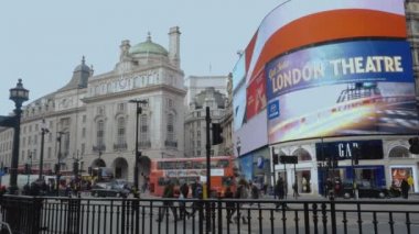 Piccadilly Circus Londra 16 Ocak 2016 büyük Reklam ekranları