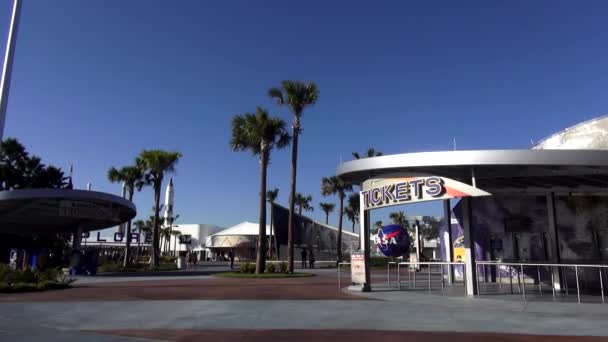 Tiket Booth di Kennedy Space Center Main Entrance CAPE CANAVERAL, FLORIDA / USA OCTOBER 18, 2015 — Stok Video