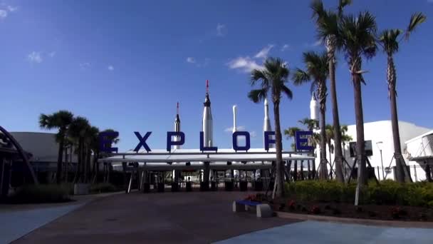 Explore Kennedy Space Center florida.  CAPE CANAVERAL, FLORIDA/USA OCTOBER 18, 2015 — Stock Video