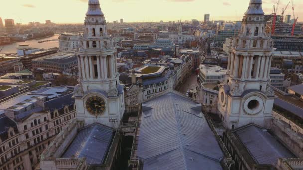 Indrukwekkende St - Paul kathedraal in de City of London — Stockvideo