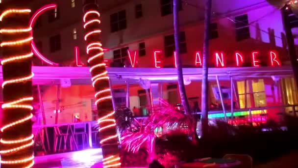 Clevelander Club Hotel y bar de cócteles Miami Beach Ocean Drive — Vídeo de stock