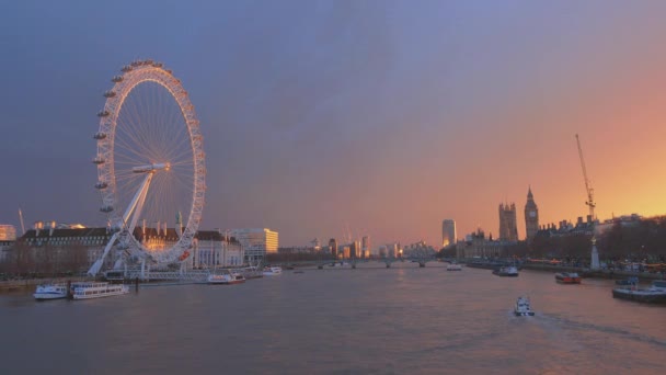 Skyline de Londres al atardecer - gran vista de la noche — Vídeos de Stock