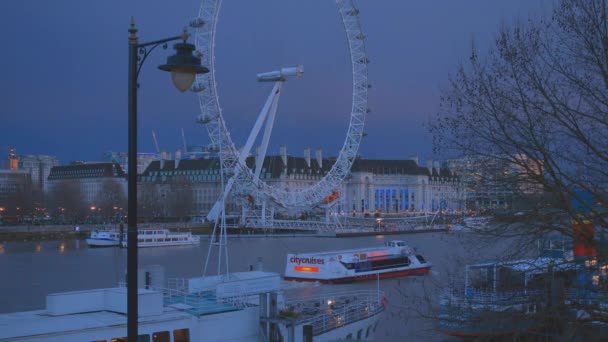 The River Thames and County Hall  in the evening — Stock Video