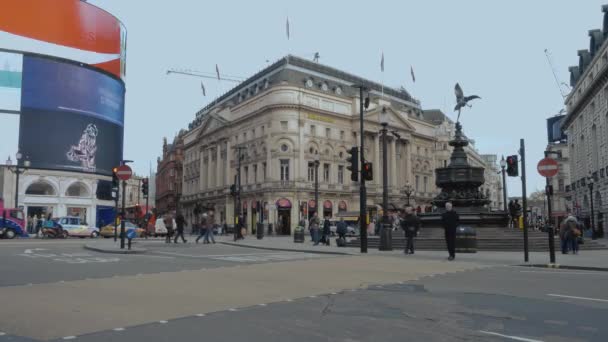 Wide angle shot on Piccadilly Circus London January 16 2016 — Stock Video