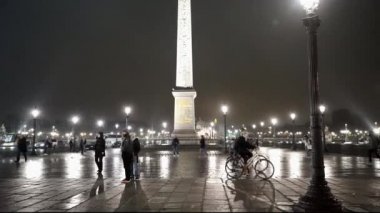 Place de la Concorde - Paris, Fransa, ünlü Dikilitaş