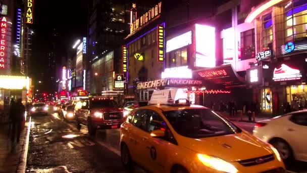 Times Square Manhattan New York door de nacht — Stockvideo