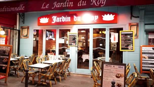 Klein restaurant in Parijs in Quartier Latin - Parijs, Frankrijk — Stockvideo