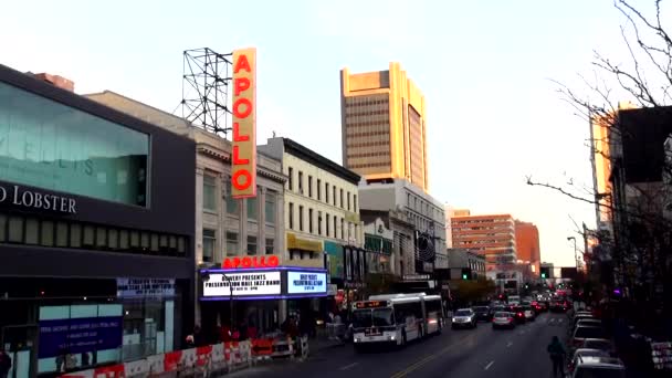 โรงหนังอพอลโลที่มีชื่อเสียงในฮาร์เล็ม นิวยอร์ก — วีดีโอสต็อก
