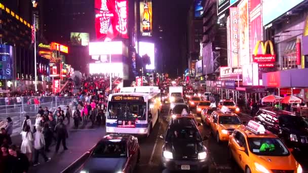 Times Square Manhattan v New Yorku v noci — Stock video