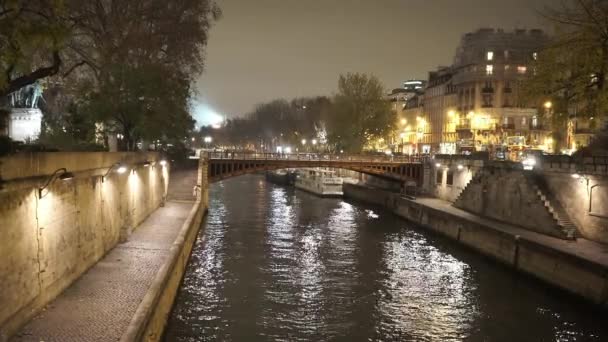 Seine Nehri gece - Paris, Fransa — Stok video