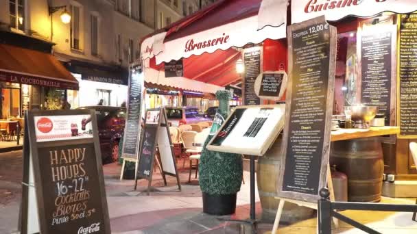 Bars en restaurants in Parijs Latin quarter - Parijs, Frankrijk — Stockvideo