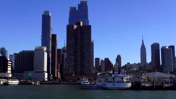 Manhattan Midtown från Hudsonfloden — Stockvideo