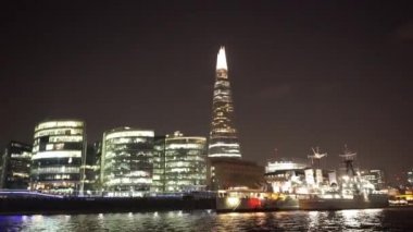 Daha Londra ve Shard riverside gece - Londra, İngiltere