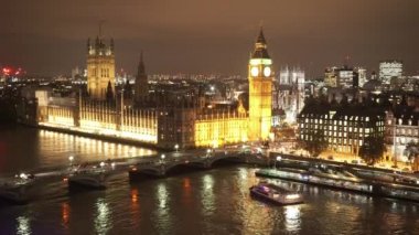 Evlerin gece - Londra, İngiltere parlamentosu Westminster Bridge ve Big Ben havadan görünümü