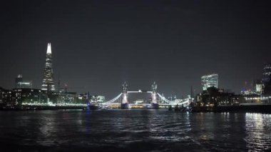 Gece Tower Bridge ve 