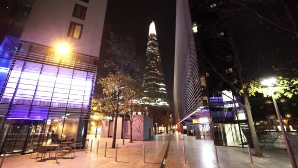 Gece daha Londra Riverside modern binalar - Londra, İngiltere tarafından "Shard" — Stok video