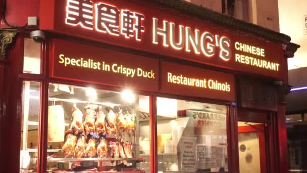 Κινέζικο εστιατόριο με τραγανό πάπιες στο παράθυρο - Λονδίνο, Αγγλία — Αρχείο Βίντεο