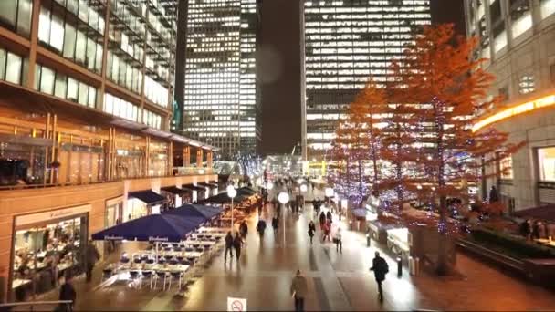런던 카 나리 워프 현대 사무실 및 금융 지구 좋은 밤 샷-런던, 영국 — 비디오