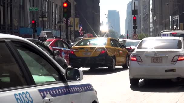 Chicago trafik taxi cab - Chicago, Illinois/Usa — Stockvideo