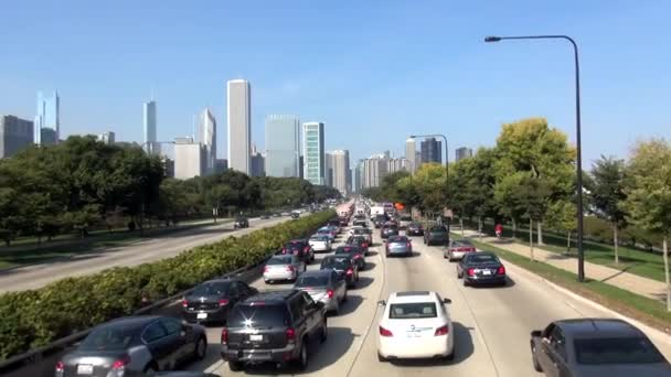 Chicago Traffic - CHICAGO, ILLINOIS / USA — стоковое видео