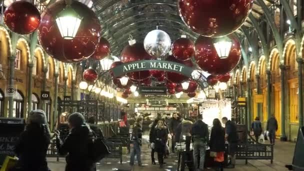 Natal decorado Covent Garden Apple Market - LONDRES, INGLÊS — Vídeo de Stock