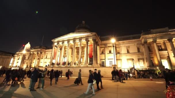 De National Gallery in Londen door nacht groothoek schot - Londen, Engeland — Stockvideo