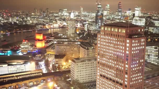 Εναέρια άποψη του Λονδίνου τη νύχτα - Λονδίνο, Αγγλία — Αρχείο Βίντεο