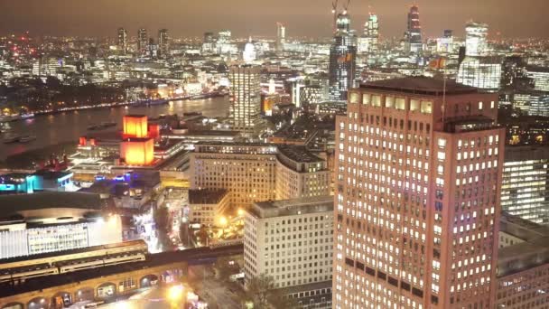 Vista aérea de Londres por la noche - LONDRES, INGLATERRA — Vídeo de stock