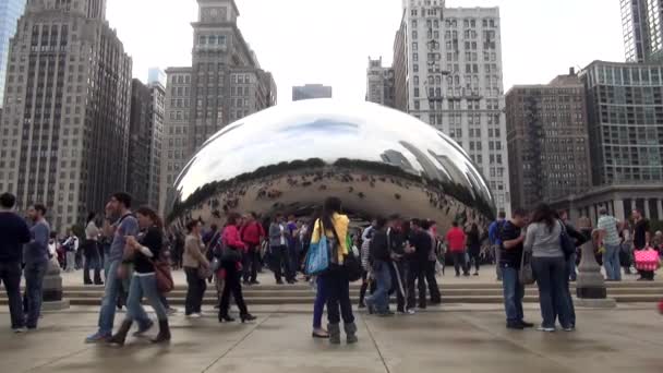 Cloud Gate Chicago Millennium Park - CHICAGO, ILLINOIS / USA — стоковое видео