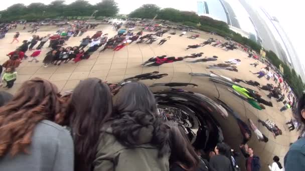 Cloud Gate Chicago Millennium Park - CHICAGO, ILLINOIS / EUA — Vídeo de Stock