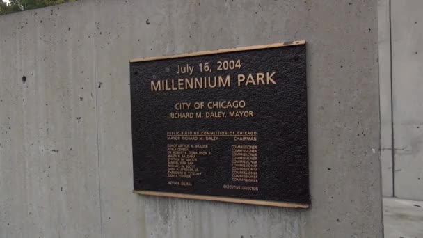 Sign Millennium Park Chicago - CHICAGO, ILLINOIS / USA — стоковое видео