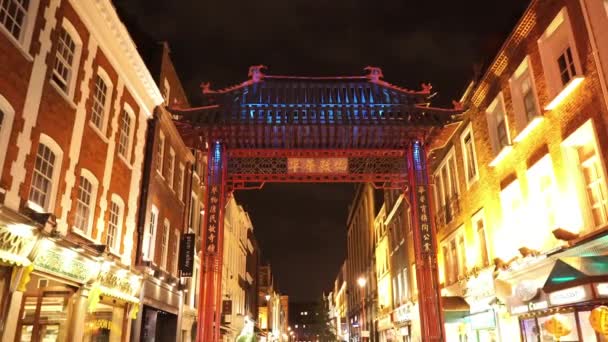 Čínská čtvrť Londýna v noci - Londýn, Anglie — Stock video