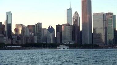 Michigan Gölü ve Chicago manzarası gün batımında - Chicago, Illinois/ABD