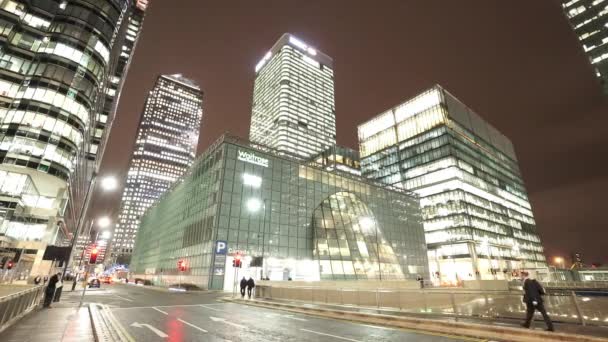 London Canary Wharf modern irodai és pénzügyi negyed éjszakai shot - London, Anglia — Stock videók