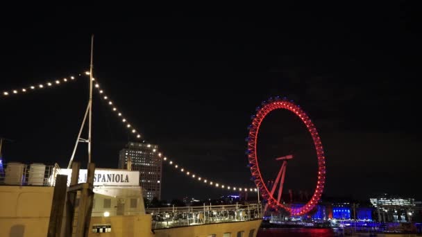 London bei Nacht mit Londonauge in rot - london, england — Stockvideo