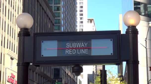 Червона лінія метро вхід - Чикаго, Іллінойс/США — стокове відео