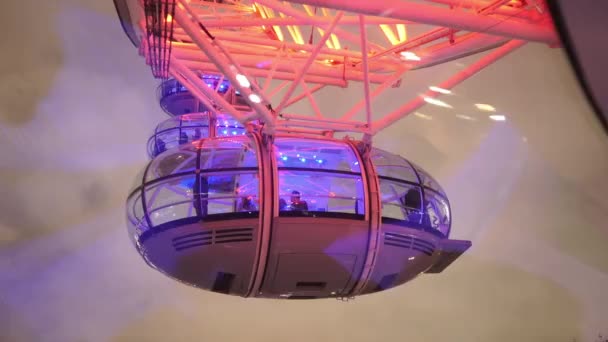 Londen Eye Capsule voor redactioneel gebruik alleen - Londen, Engeland — Stockvideo