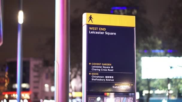 Σημάδι Λονδίνο δυτικά τέλος Leicester Square - Λονδίνο, Αγγλία — Αρχείο Βίντεο