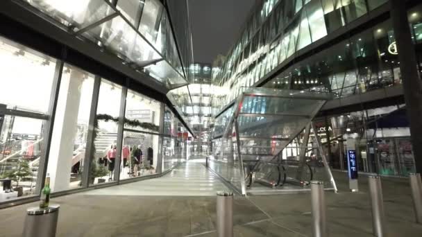 Μεγάλη πόλη φώτα μέσα πόλη του Λονδίνου Ανατολή τη νύχτα - Λονδίνο, Αγγλία — Αρχείο Βίντεο