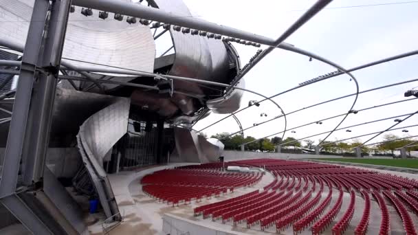 Jay Pritzker paviljoen openlucht podium op Chicago Millennium Park - Chicago, Illinois/Usa — Stockvideo