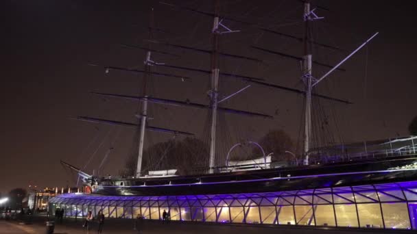 Cutty Sark námořní muzeum London Greenwich v noci - Londýn, Anglie — Stock video