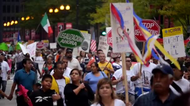 Demonstrační protestní pochod - Chicago, Illinois/Usa — Stock video