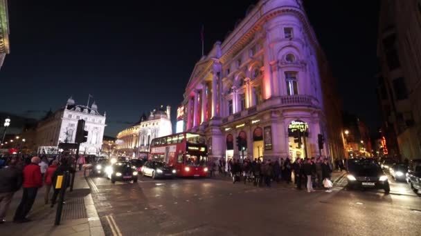 夜広角ショット - イギリスのロンドン ロンドン ピカデリー ・ サーカス — ストック動画