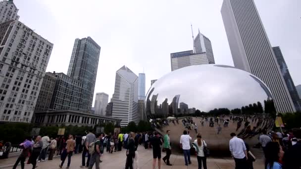 Cloud Gate Chicago Millennium Park - CHICAGO, ILLINOIS / EUA — Vídeo de Stock