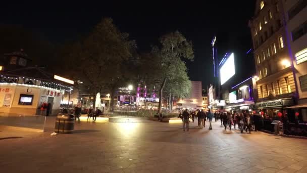 Leicester square london mit vielen Leuten - london, england — Stockvideo