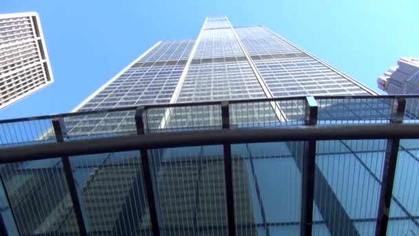 威利斯大厦前的西尔斯大厦-芝加哥，伊利诺伊州/美国 — 图库视频影像