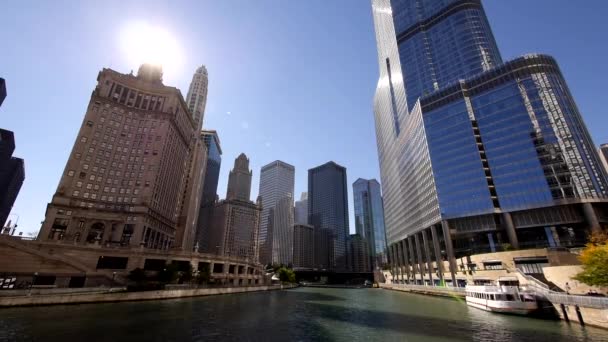 Chicago River Cruise szeroki kąt strzału - Chicago, Illinois/Usa — Wideo stockowe