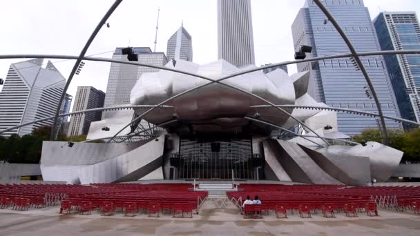 Jay Pritzker Pavilion Wuhlheide på Chicago Millennium Park - Chicago, Illinois/Usa — Stockvideo